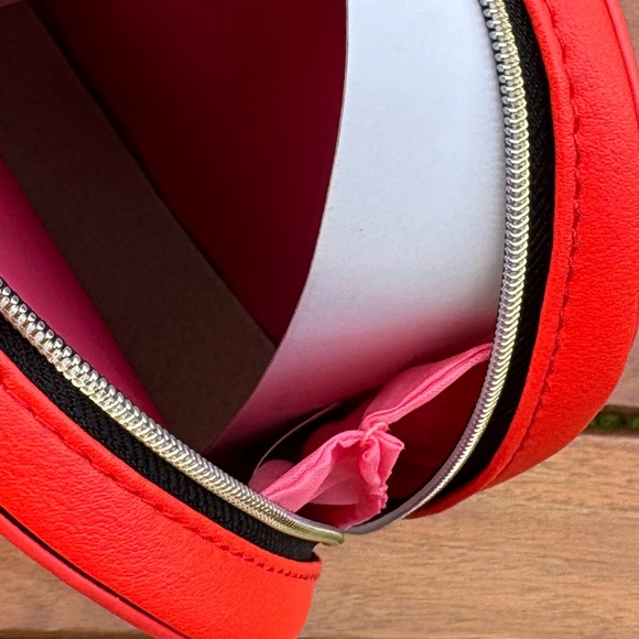 SKINCARE BUNDLE - Includes 6 items - Picture 5 of 6